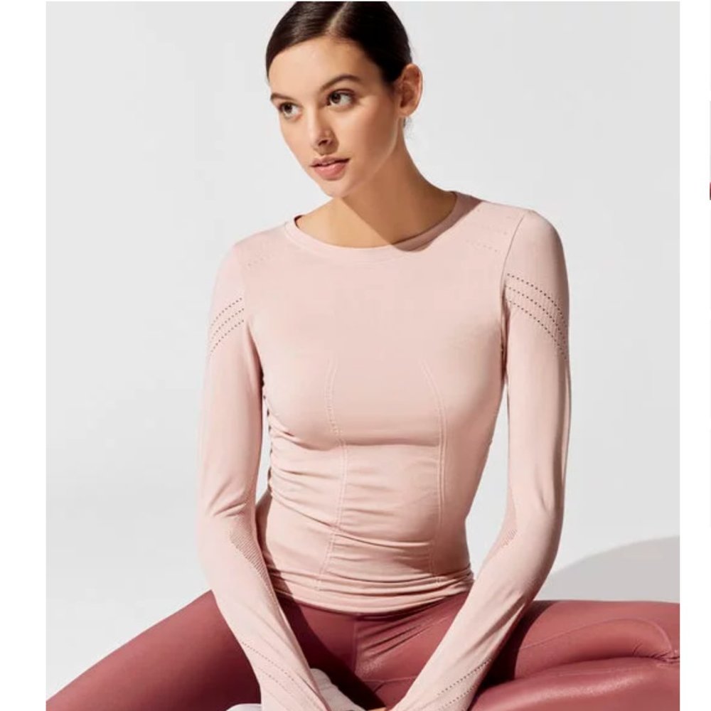 New Blanc Noir LS Magnetic Top in Seamless